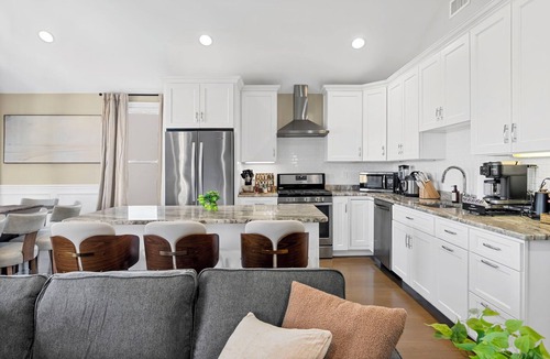 The Port Apartment | Sophisticated 3BR Cambridge Residence w/AC near Harvard & MIT