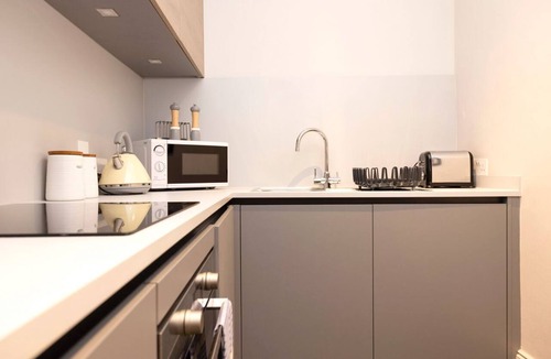 Old Town Apartment | Sophisticated Flat near Edinburgh Castle