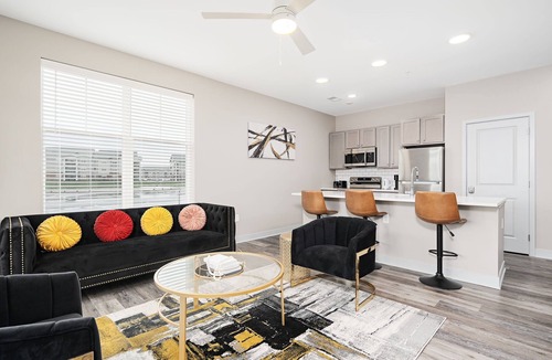 Whitestown Apartment | Sora, The Loft