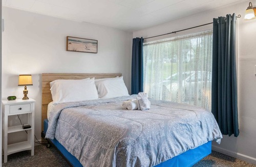 East Jordan Hotel | South Arm Retreats Standard Room 5