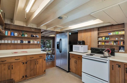 Harwich House | South Cottage: 2285-H Waterfront, Six Bedrooms, Free Boating Bonus!