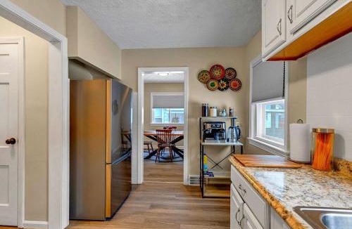 South Euclid House | South Euclid 3BR Cozy Home