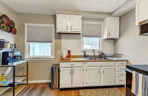 South Euclid House | South Euclid 3BR Cozy Home