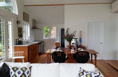 Sooke Cottage | South Facing Panoramic Views Fully Equipped Hot tub - Monthly winter rates