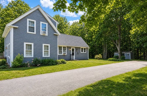 Hanover House | South Shore Retreat Between Boston & Beach