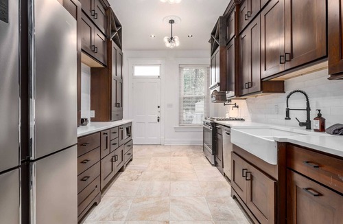 Highlands House | Southern Gentleman- Quaint, Hot Tub - Walkable!