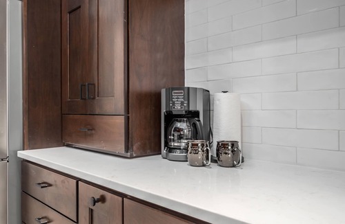 Highlands House | Southern Gentleman- Quaint, Hot Tub - Walkable!