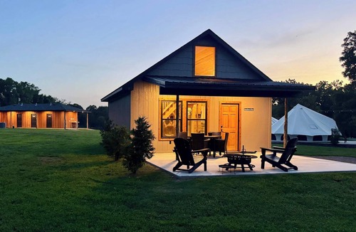 Tahlequah House | Southern Pine Cabin @ The River Bluff Cabins