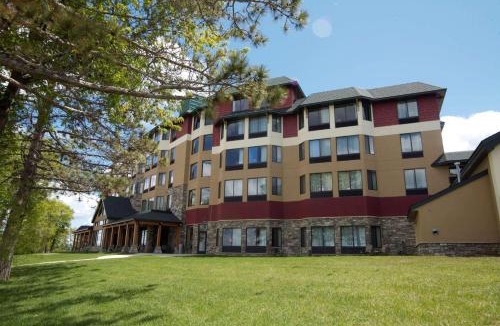 Bemidji Hotel | SouthShore Hotel on Lake Bemidji, Trademark Coll by Wyndham