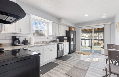 Lansing House | Southside Lansing 2BR — Walk to MSU & downtown