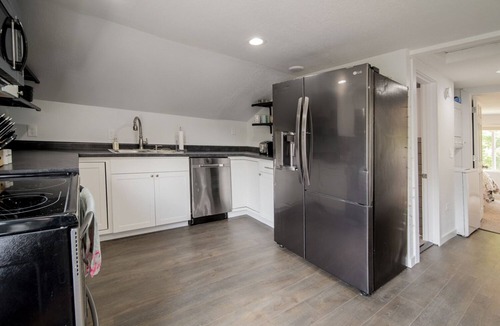 Slatterly Park House | Spacious 2 BR Flamingo Suite - Minutes from Mayo!