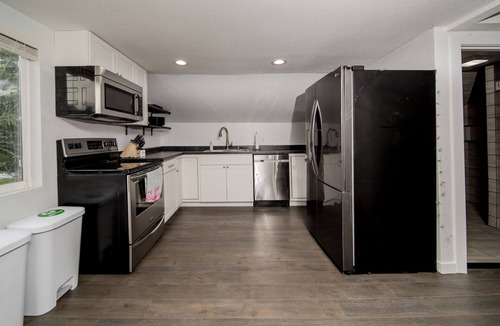 Slatterly Park House | Spacious 2 BR Flamingo Suite - Minutes from Mayo!