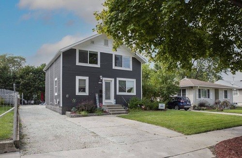 Slatterly Park House | Spacious 2 BR Flamingo Suite - Minutes from Mayo!