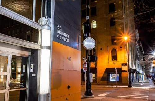 Downtown Hotel | Spacious 2 King Suites - The Finnley Hotel