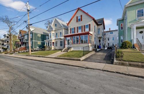 Malden Apartment | Spacious 2Br home in Malden with AC & heat