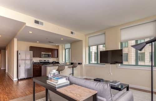 Downtown West Apartment | Spacious 2BR Near Arch, Dome, DT | Free Parking + Rooftop | Zencity