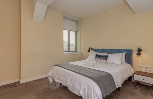 Downtown West Apartment | Spacious 2BR Near Arch, Dome, DT | Free Parking + Rooftop | Zencity