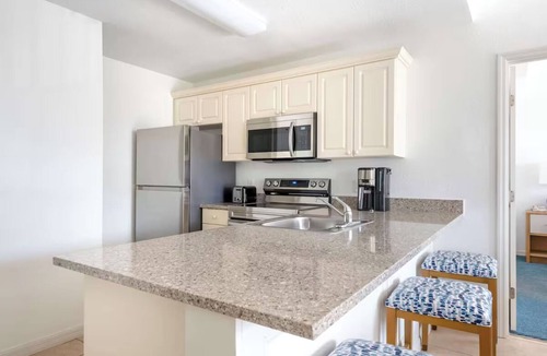 Ormond Beach Hotel | Spacious 2BR Oceanfront Units for Family Stay with Full Kitchen