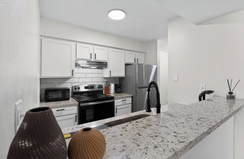 Lenexa Apartment | Spacious 2BR stay with updated interiors