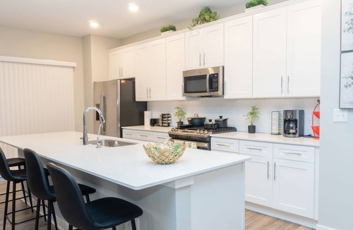 Carmel House | Spacious 3 Bed 2.5 bath Townhome with Pool Access!!