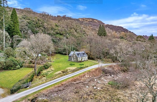 Lochgilphead Cottage | Spacious 3 Bedrooms, Sleeps 6 Spectacular Loch Views & Enclosed Garden
