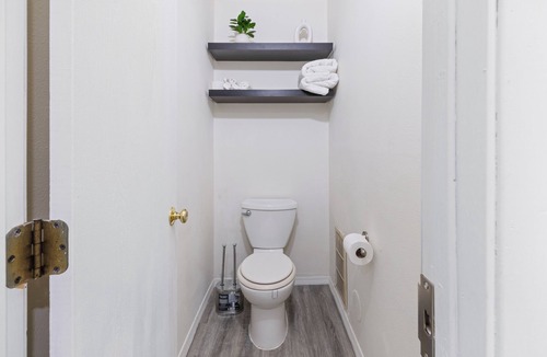 St. Cloud Apartment | Spacious 3-bedroom apartment with WiFi, AC in wonderful St. Cloud