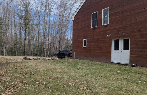 Boothbay House | Spacious 3 bedroom home in a quiet, woodsy, setting in gorgeous Boothbay, Maine