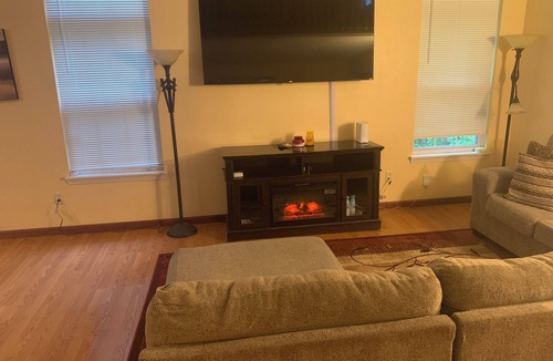 Wayne House | Spacious 3-bedroom house, 2 living room
