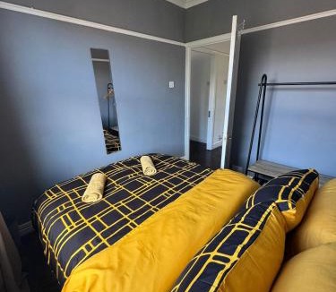 Newcastle-upon-Tyne Apartment | Spacious 3BR Flat near Newcastle Centre