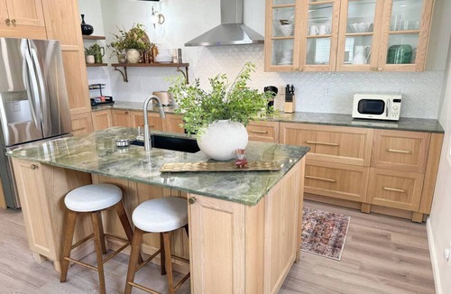 Williston House | Spacious 3BR Home - Fast Wifi - Parking - BBQ - Patio - Garden