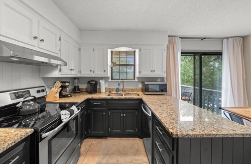 South Kansas City House | Spacious 3BR Home with Office + Fast WiFi, Perfect For Long Stays