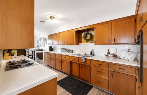 New London Apartment | Spacious 3BR Loft in Historic New London, Sleeps 8, Near Cedar Point