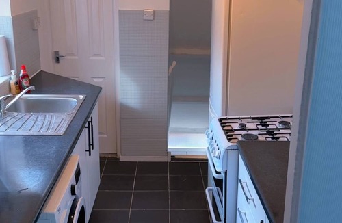 Gateshead Apartment | Spacious 3BR Sleeps 8 1G Wifi Free Parking