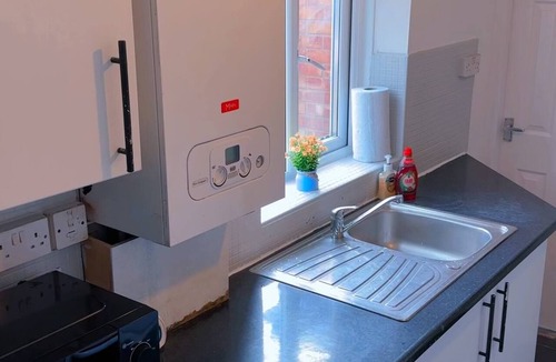 Gateshead Apartment | Spacious 3BR Sleeps 8 1G Wifi Free Parking