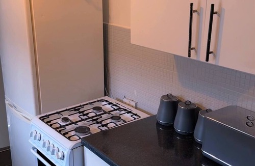 Gateshead Apartment | Spacious 3BR Sleeps 8 1G Wifi Free Parking
