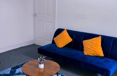Gateshead Apartment | Spacious 3BR Sleeps 8 1G Wifi Free Parking