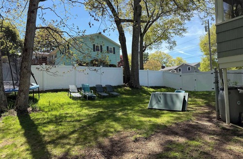 Norwood House | Spacious 4 BD 2 Bath in Quiet area avail July