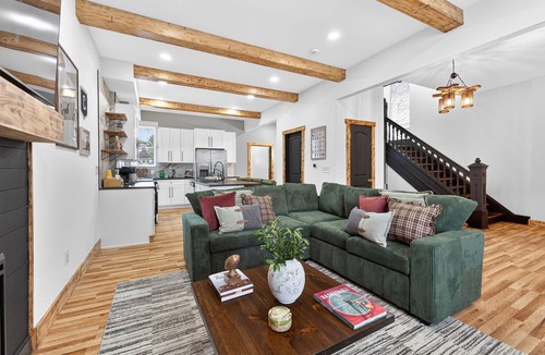 Near East Columbus House | Spacious 4 BDR. Minutes to Downtown, OSU, Airport. Hot Tub, Game Room, Fire Pit