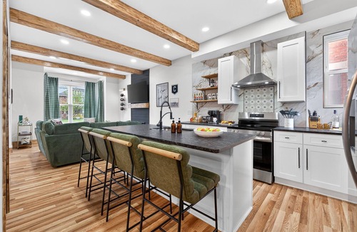 Near East Columbus House | Spacious 4 BDR. Minutes to Downtown, OSU, Airport. Hot Tub, Game Room, Fire Pit