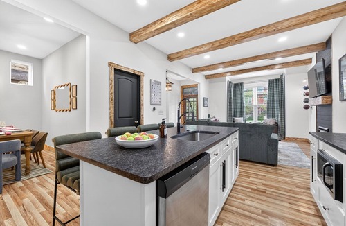 Near East Columbus House | Spacious 4 BDR. Minutes to Downtown, OSU, Airport. Hot Tub, Game Room, Fire Pit