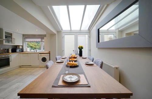 Wetherby House | Spacious 4 bed town house in central Wetherby, sleeps 9, perfect for contractors or groups