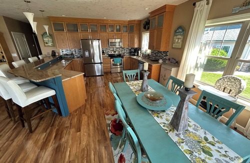 Houghton Lake House | Spacious 4-bedroom lakefront house on Houghton Lake with beach and tiki bar