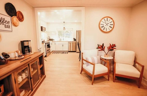 Clare House | Spacious 4 bedroom Guest House