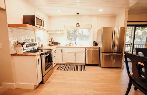 Clare House | Spacious 4 bedroom Guest House