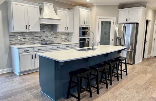 Buechel House | Spacious 4-bedroom house in Walking Distance to Restaurants