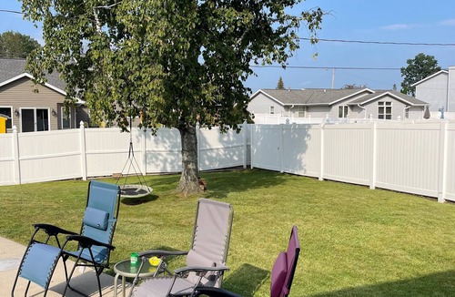 Ashwaubenon House | Spacious 4-bedroom house - 3 blocks from Lambeau! Price Reduced!