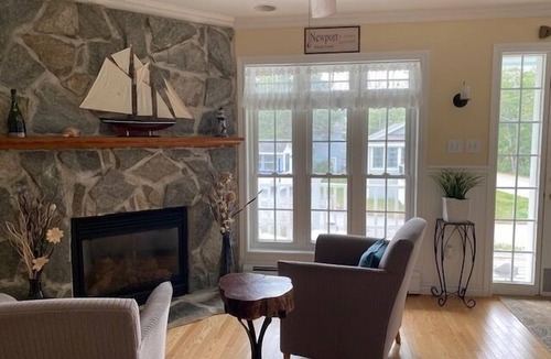 Southern Coast House | Spacious 4 Bedroom Home Sleeps 14 in beds