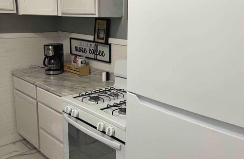 Detroit House | Spacious 4-bedroom house in adorable Detroit with AC
