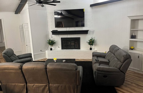 Bowie House | Spacious 4-bedroom house with WiFi and AC in amazing Lubbock