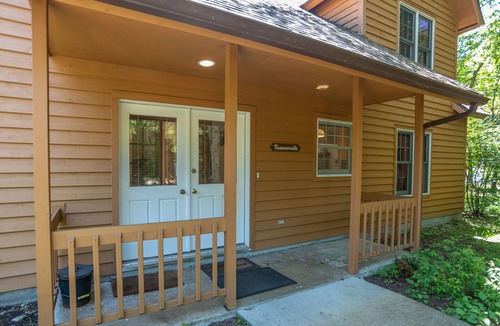 Rowleys Bay House | Spacious 4 bedroom Lakefront Home on Rowleys Bay!
